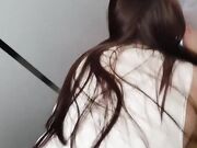 丰满巨乳妹子在公厕玩剧情偶遇男子直接开干趴下深喉后入