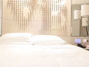 真人和照片一样漂亮的高档外围女神 撒娇打人的样子可爱极了