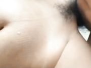 极品苗条骚娘们海景房穿着泳装被啪啪啪还是一个馒头逼娇喘呻吟听了就硬