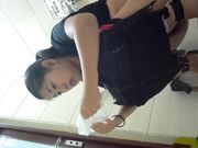 最新流出国内商场员工专用女厕偷拍都是年轻妹子