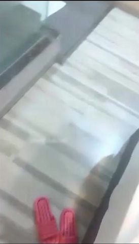 网红肉感小美女（户外勾搭十三妹），半路上勾搭路人回家结果被各种爆操