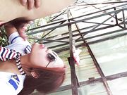 真大胆四眼仔和漂亮空姐制服美女大白天在绿化带广告牌后面啪啪口爆吞精1080P高清