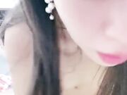 长发嫩妹自摸阴蒂骑坐鸡巴玩弄高潮喷尿01