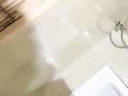 满员浴场操小姐姐 白虎嫩逼插弄淫水流淌