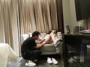 高颜值牛仔裤妹子拨开内裤舔逼上位骑乘抬腿