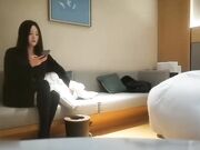 黑衣妹子激情啪啪翘起屁股口交后入搞得受不了