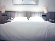 全国探花气质长发美女脱掉舔奶扣逼口交骑乘