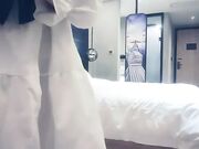 夜太美赵总找外围妹子舌吻调情洗完澡开操口交