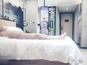 夜太美赵总找外围妹子舌吻调情洗完澡开操口交