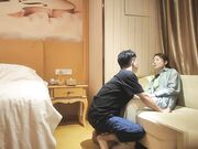 深夜再约珠宝女怼着骚穴猛操侧入骑乘