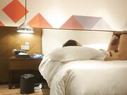 19岁嫩妹换上JK网袜诱惑勾人太刺激