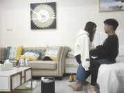 休学中大学妹子带上眼镜挺斯文跪着猛吸屌