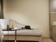 外围妹子黑衣短裤沙发舌吻调情舔屌口交侧入