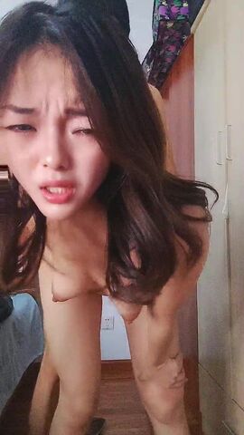 娇小锥子奶美人妻夫妻秀花样多姿势抽插式