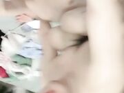 极品少女黑丝美腿被胖大叔爆操抱着美臀骑乘位