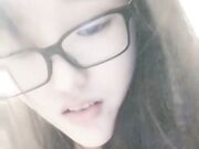 巨乳新人眼镜小姐姐外表文静乖巧吸吮舔屌后入