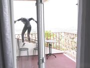 极品骚女挑战三个黑鬼一起玩群P沙发上裸体前后一起插洞小穴塞的满满的干到口爆