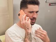 野性人妖地铁座位上撩衣卖弄风骚勾引对面型男直接脱掉衣服啪啪带劲