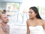 光头男真是猛啊抱着美女屁股就是舔逼深喉插嘴后入干菊花各种暴力操