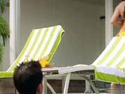 靓丽美女躺男人怀里屁眼被肛塞插入兴奋阴道湿漉漉大鸡吧抽插进去啪啪就是操