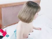 丝袜高跟69口交大鸡巴 让大哥在床上多体位蹂躏