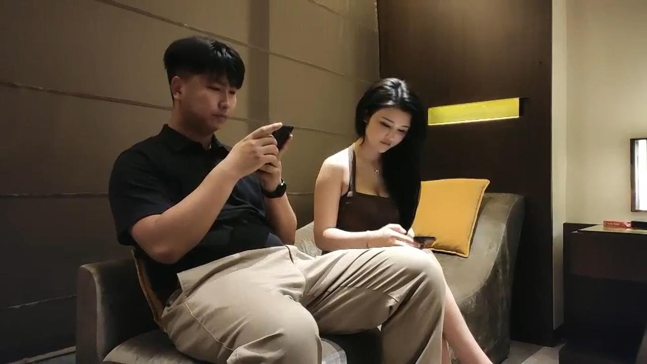 小宝寻花加班妹子性感美腿包臀裙舔屌骑乘抽插