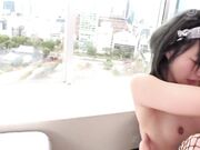 顿时一副调皮的表情 开始坐立不安 结果竟然边练边做爱 3