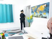 金发警察去卧底-莉莉楼挑弄犯人性爱上位