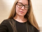 她求我在徒步旅行时穿着瑜伽裤射在她的大屁股上