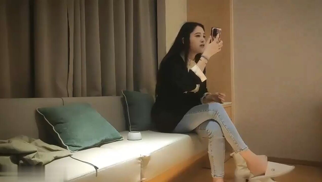 牛仔裤小姐姐特写口交掰穴舔逼上位骑乘猛操