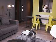 肛交经典站立侧入大战舔弄流白浆