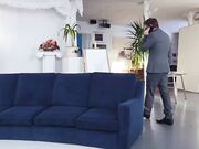 黑发少女有着经验丰富的性爱与领导爆菊