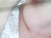 超骚的人妻露脸性感睡衣诱惑狼友 揉奶漏逼给大哥舔弄大鸡巴 无套抽插