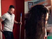 可爱女孩的阴户被黑人的巨根狠狠地操了