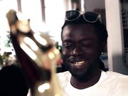 欲火中烧女孩 与巨大的黑鸡巴勾搭