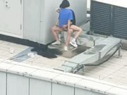 天台门事件中学情侣翘课跑到商场天台啪啪解锁各种姿势围观吃瓜群众看得口干舌燥