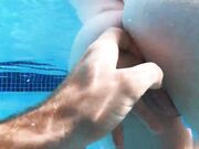 令人惊叹的宝贝需要叫醒来玩弄她的饥渴阴部