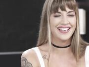 西尔维娅已准备好将巨大的黑色鸡巴深深插入她的屁股