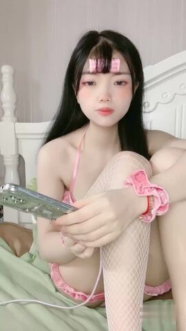 极品小美女的诱惑脱光了听狼友指挥揉奶玩逼