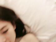 花臂纹身妹妹 睡眼蒙眬被炮友操 修长美腿吊带网袜 玩弄小穴很紧致