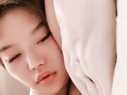 花臂纹身妹妹 睡眼蒙眬被炮友操 修长美腿吊带网袜 玩弄小穴很紧致