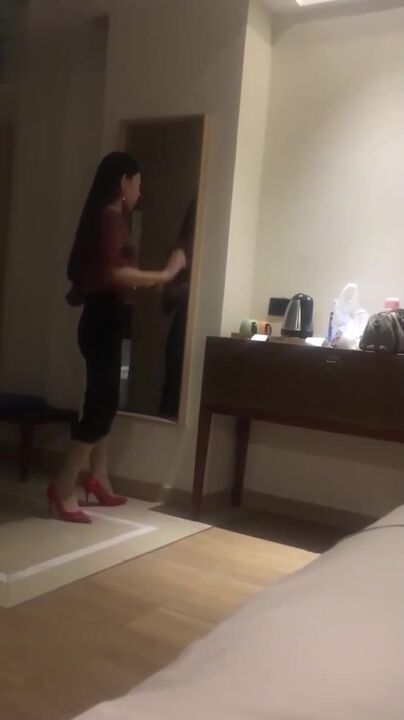 和办公室风韵犹存的张姐酒店开房活好什么都敢玩干起来真带劲