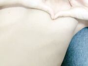 细腰美乳好身材，粉嫩小穴，抓起屌往逼里塞，侧入一顿爆操