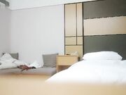 中途贴心换套 170cm平面模特 女神今夜高潮了 给你想看的全部 买春神作