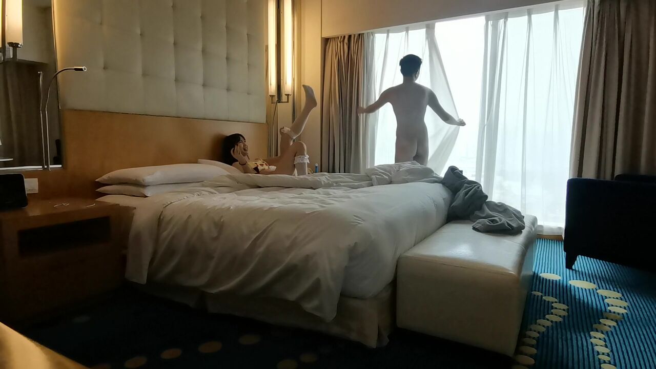 大神真实约炮上海00后萝莉，全程对白真实有意思，女主呻吟真实有感觉，众多姿势超强开发闷骚00后