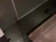 【保险推销员泄密】保险推销员为了获取一张大额保单，被灌醉带去小旅馆，疯狂晚弄一整晚视频曝光流出