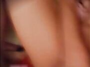 强烈推荐 美女一对超大巨乳都快托不住了 屁股也大道具玩穴 画面非常诱惑