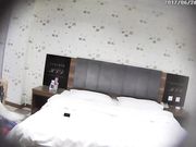 酒店偷拍小伙和身材苗条妹子激情啪啪 玩的花样还挺多 操的妹子喊 老公 爽