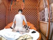 情趣炮房外表清纯眼镜妹提前开好房脱光等待男友到来很有情调穿上情趣套装啪啪激情69呻吟声太骚了