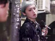 摇滚女歌手最终还是沦为老板的玩物